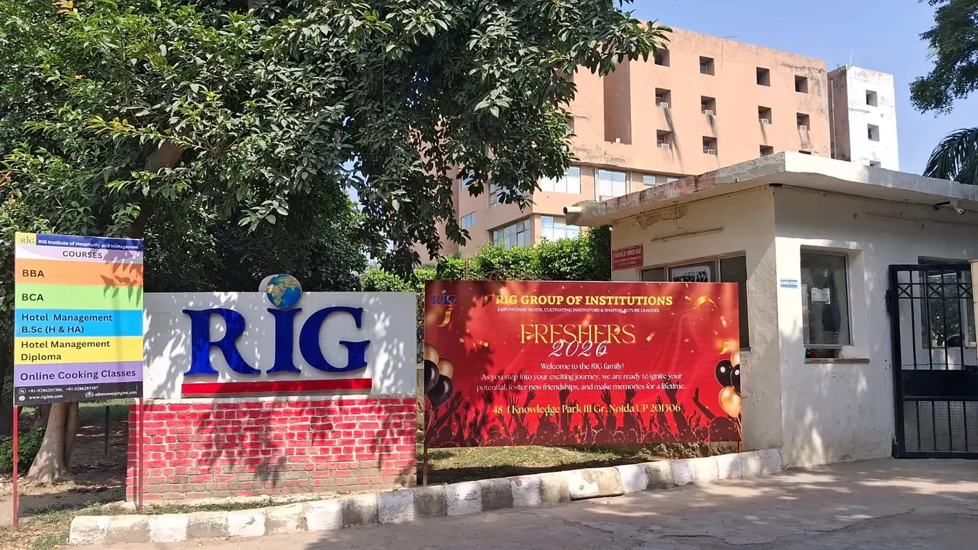 RIG sign and courses board at the entrance