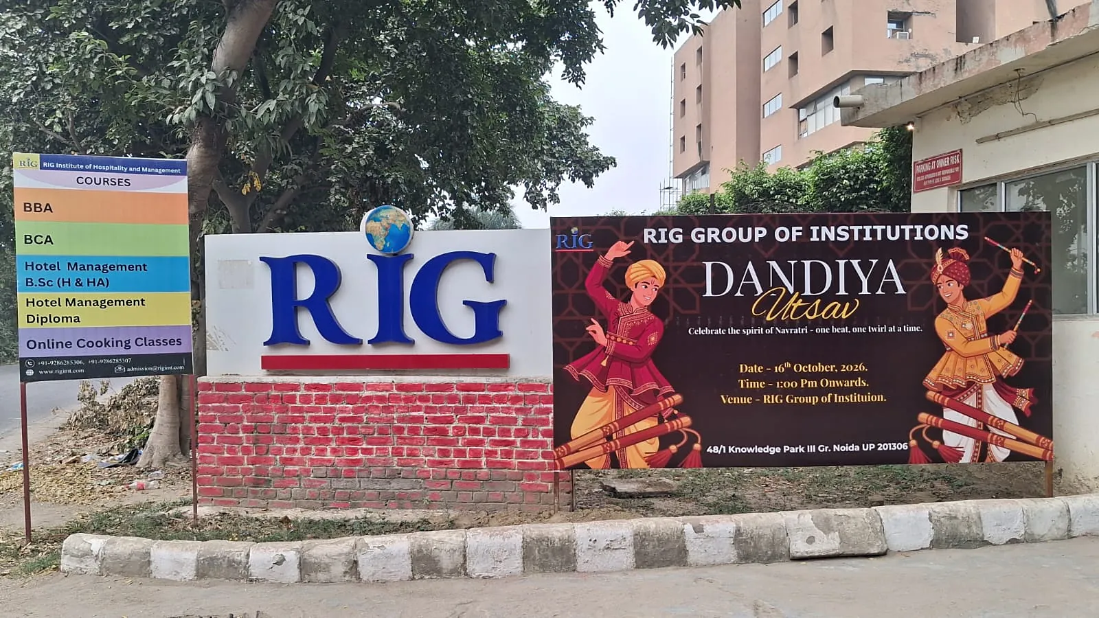 RIG entrance and courses board